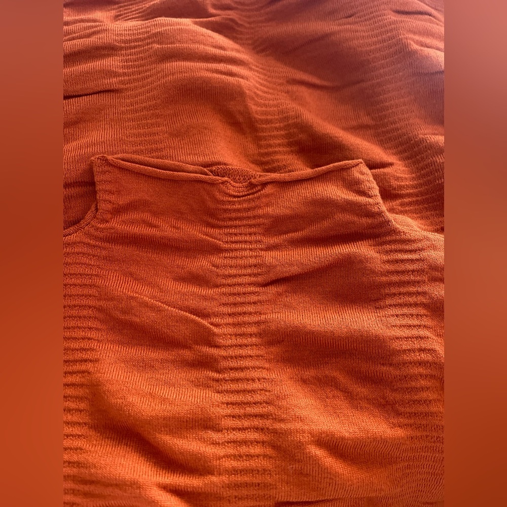 Chic Rust Midi Dress with Ruched Design - Picture 4 of 5